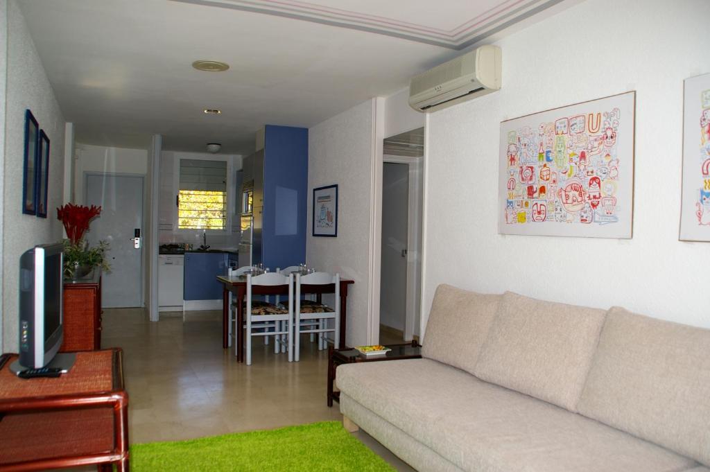 ל'אסטרטיט Apartamentos Centremar מראה חיצוני תמונה